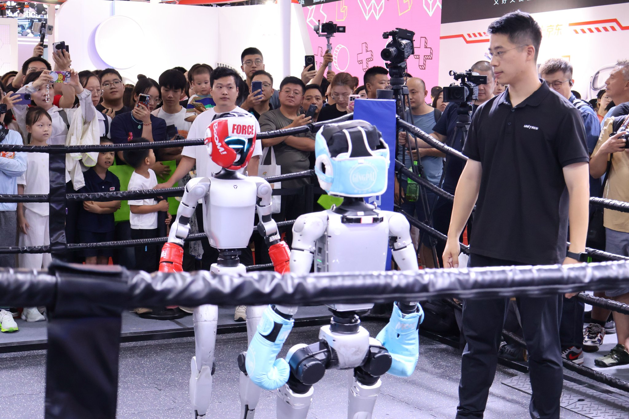 2025世界人工智能大会：人形机器人拳击赛引惊呼