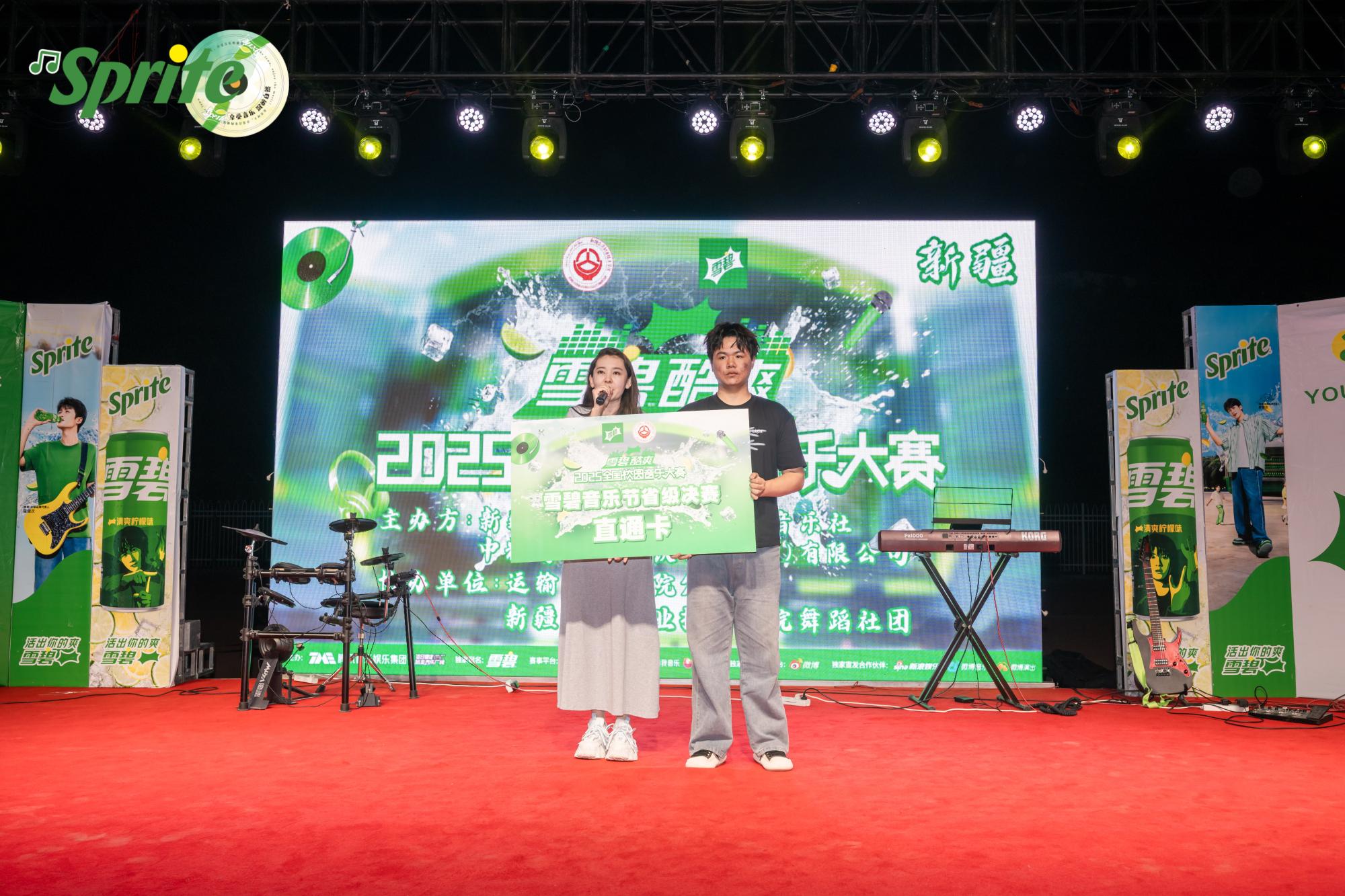 新春走基层｜探访成都东站“调度大脑”：96屏实时联动百万条数据筑牢平安归途(图1)