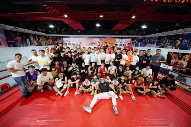 UFC格斗之夜：斯特里克兰VS埃尔南德斯丨赛果(图1)